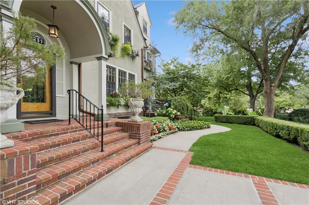 239 W 52nd Street
