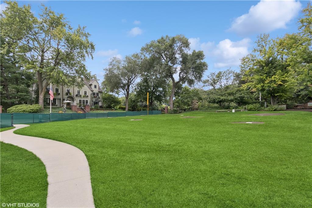 239 W 52nd Street