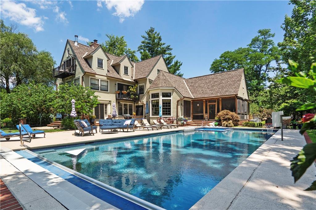 239 W 52nd Street