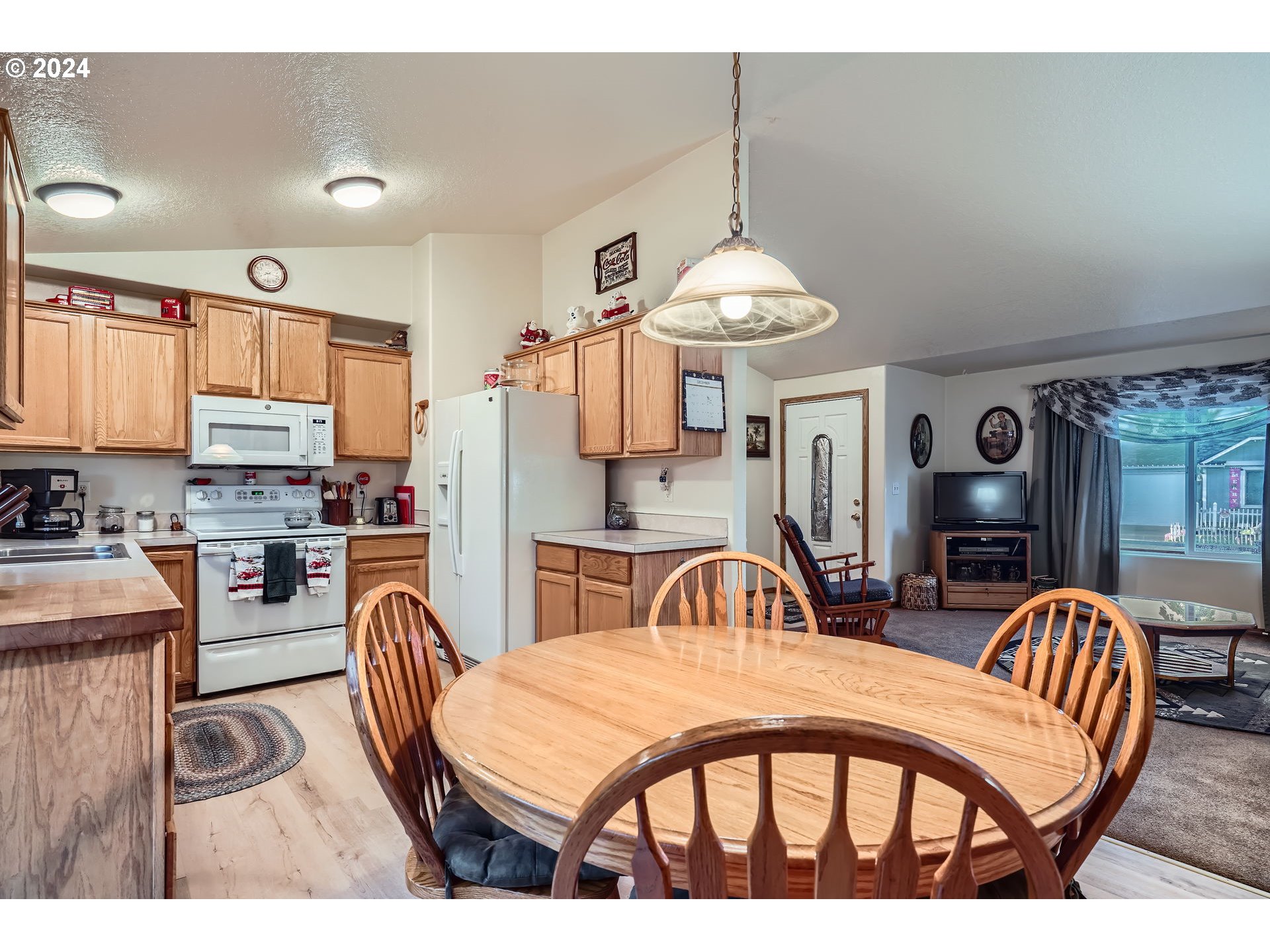 25 IVY AVE