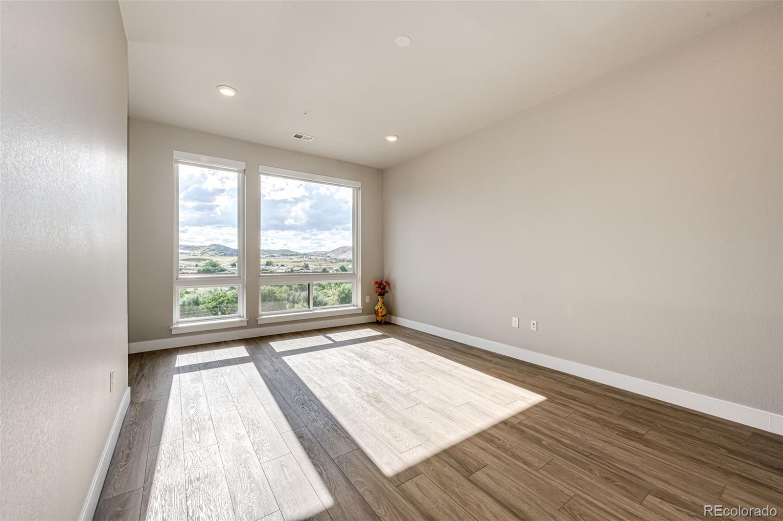 20 Wilcox Street Unit: 711