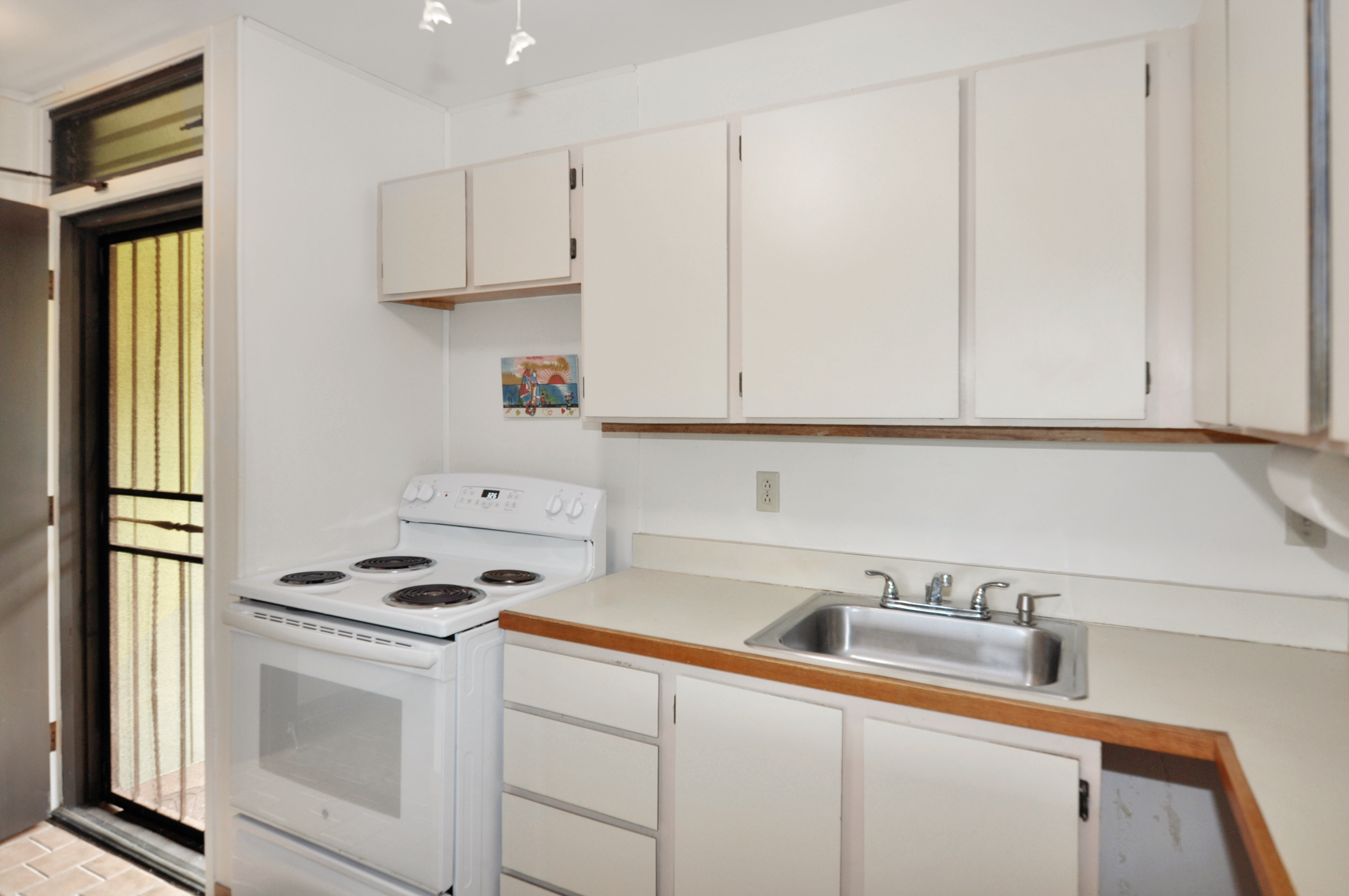 3-3400 KUHIO HWY C303