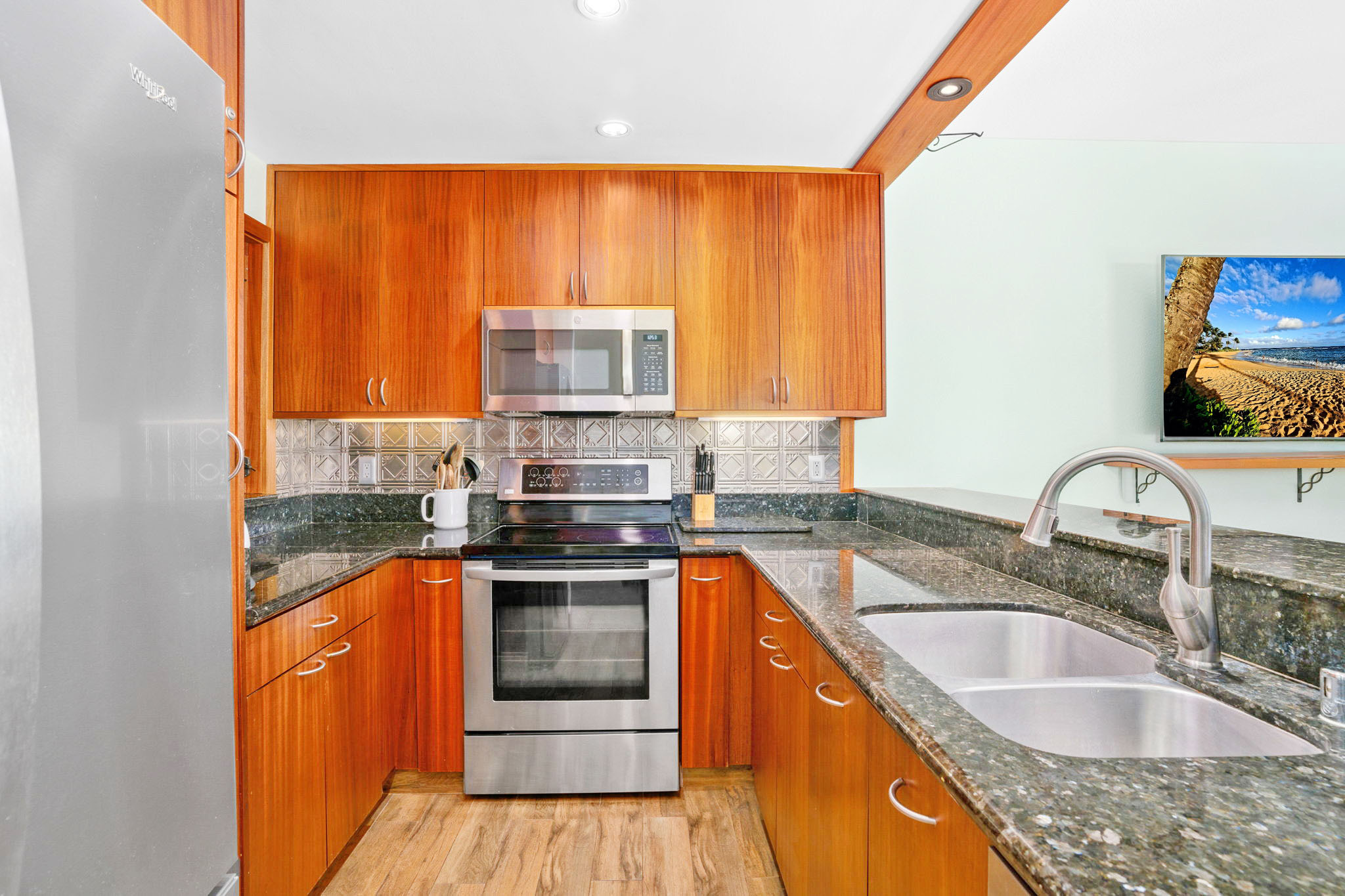 1568 PEE RD 211