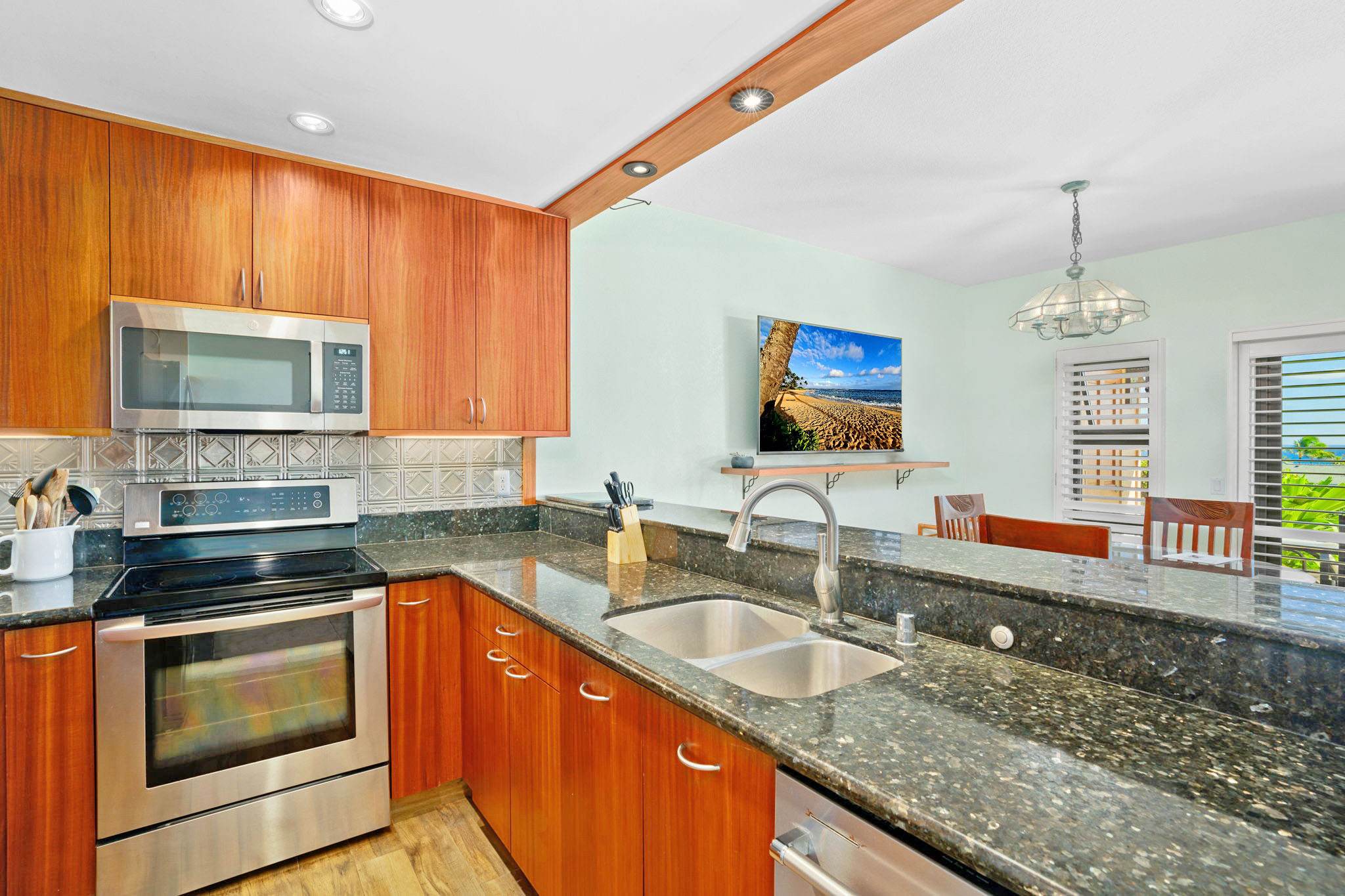 1568 PEE RD 211
