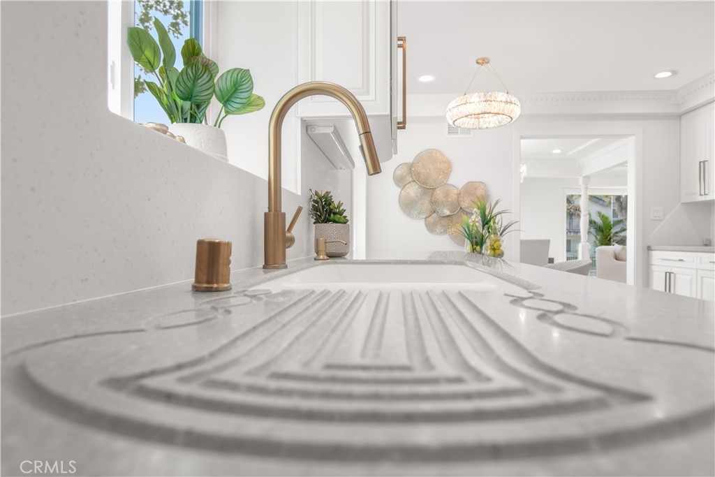 516 W Lincoln Avenue