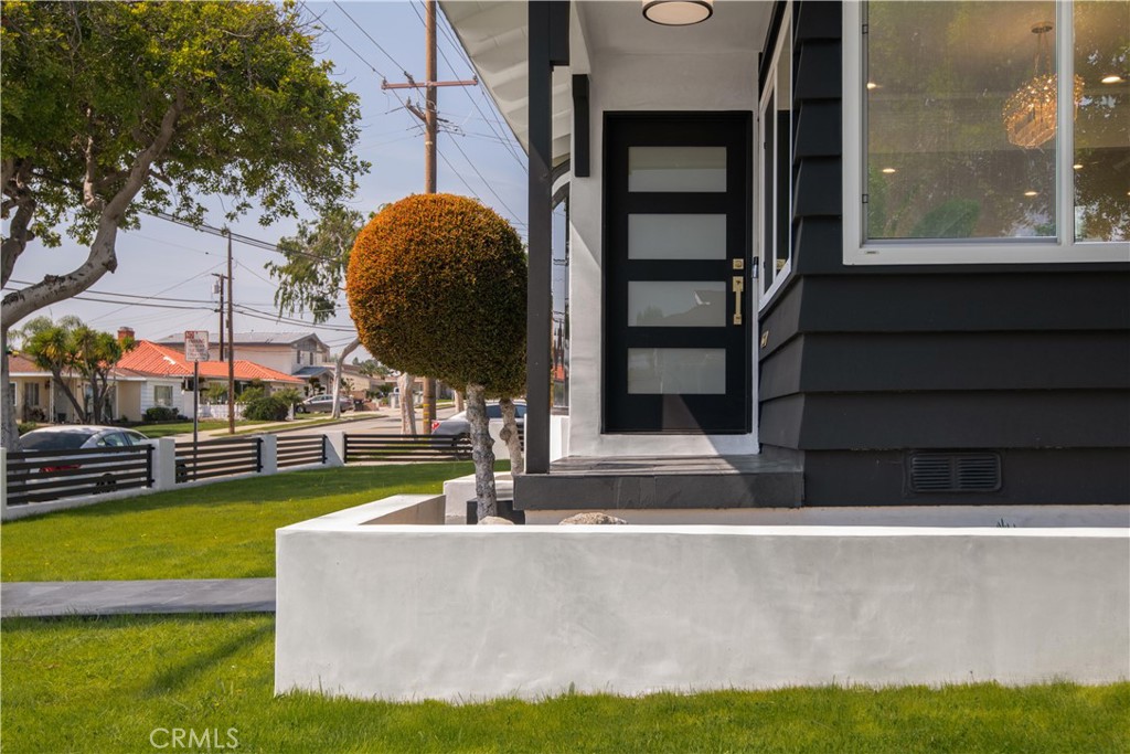 516 W Lincoln Avenue