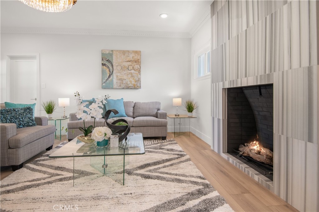 516 W Lincoln Avenue