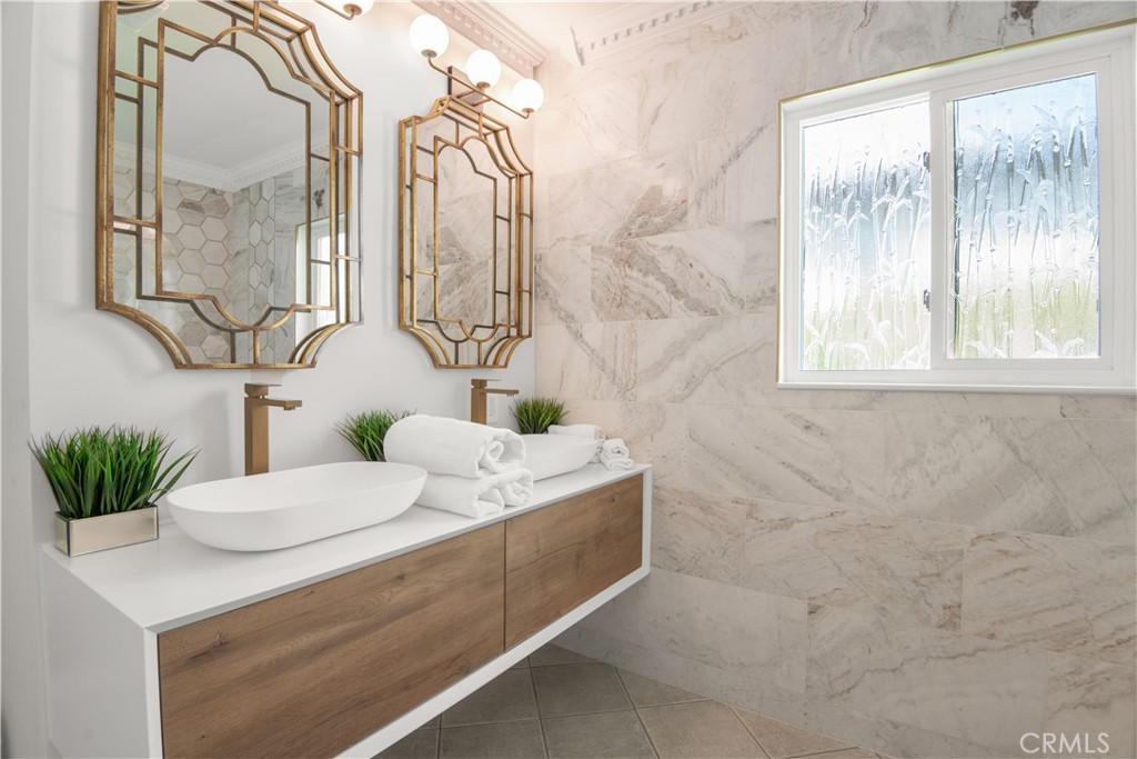 516 W Lincoln Avenue