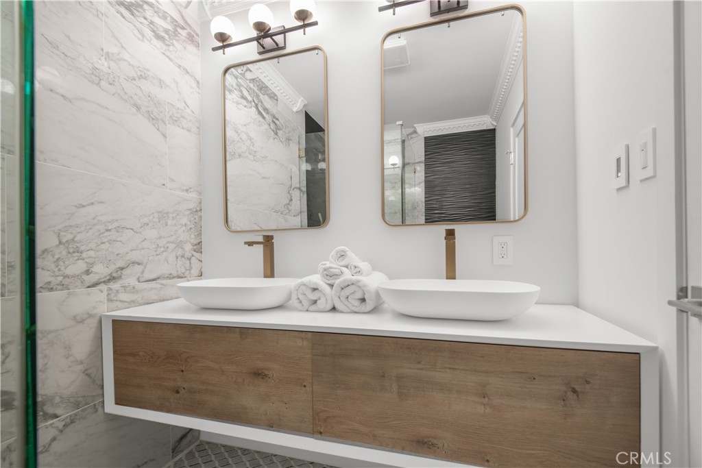 516 W Lincoln Avenue