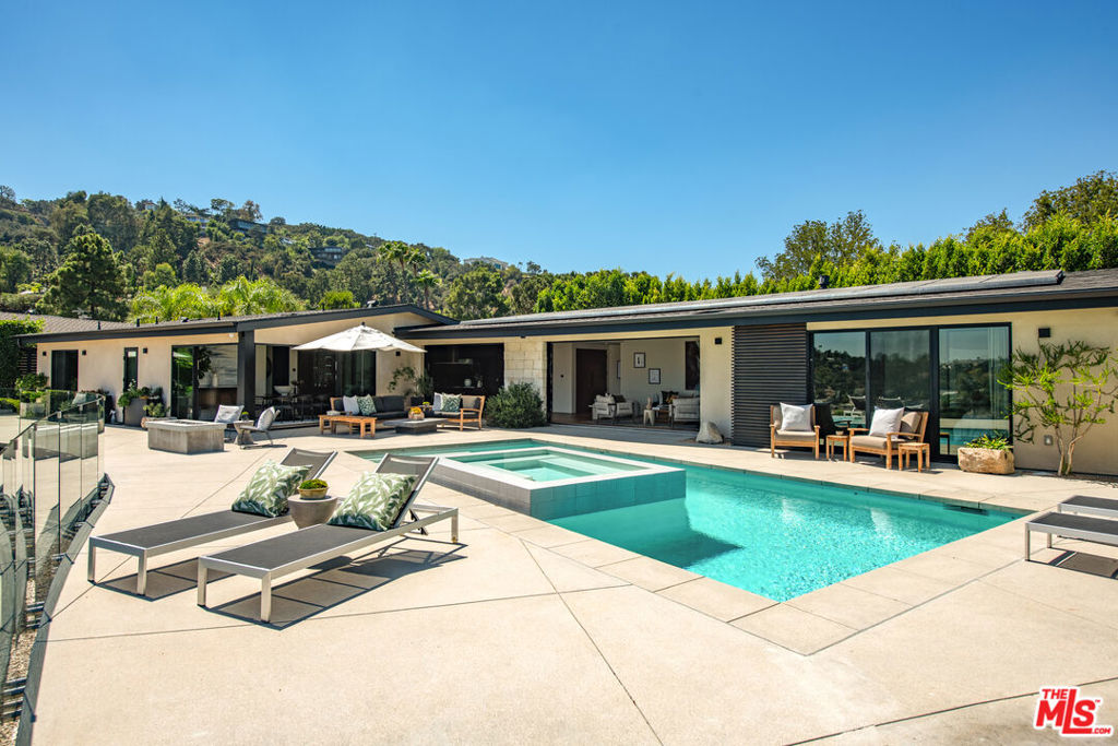 3526 Wrightwood Court Studio City CA
