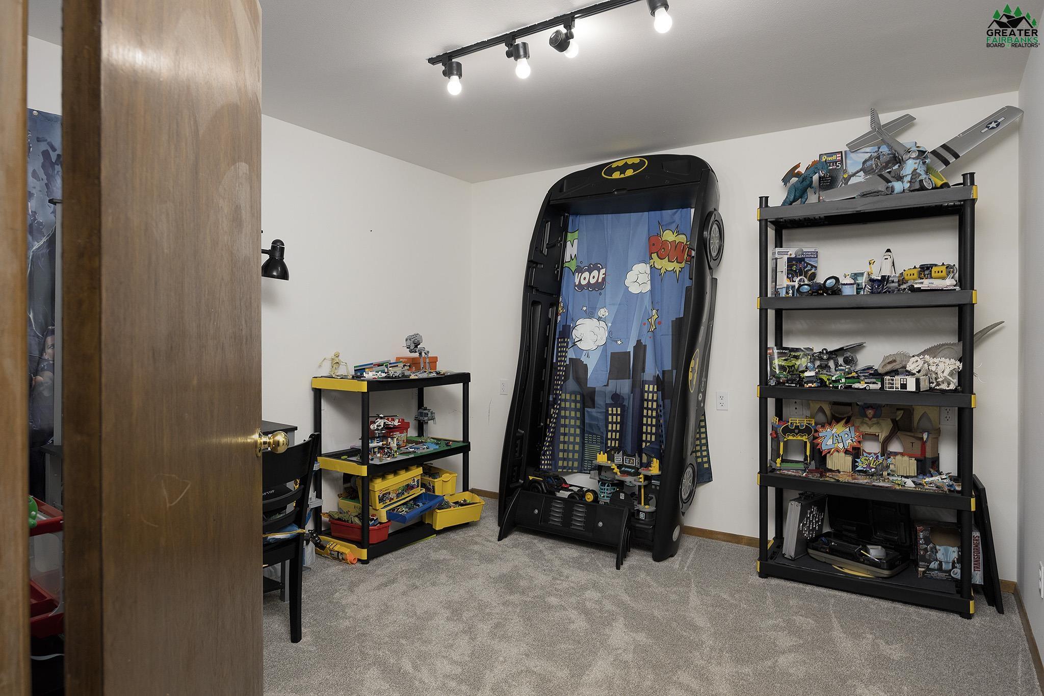 1383 DUPONT LANE