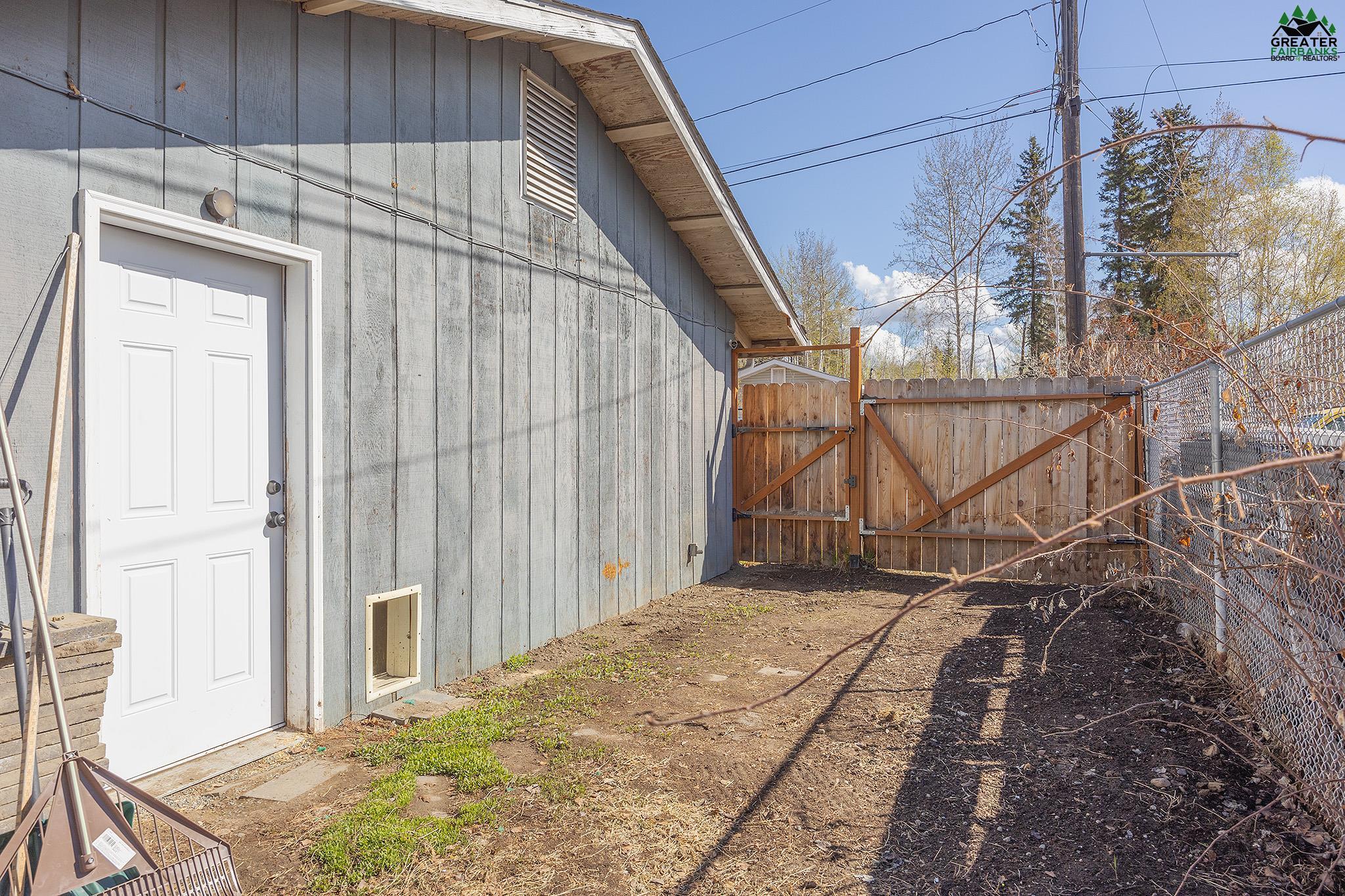 2208 GILLAM WAY