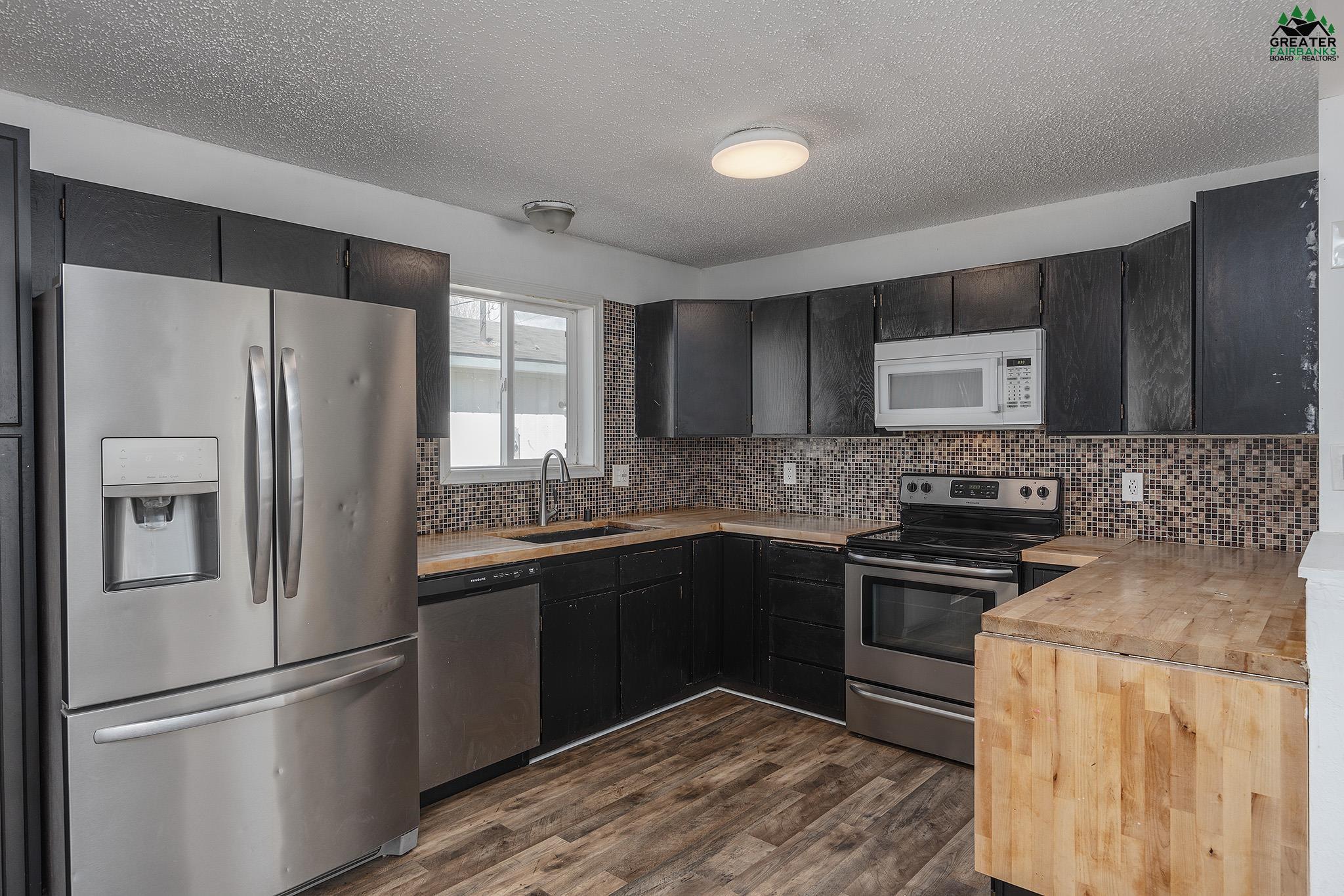 2208 GILLAM WAY