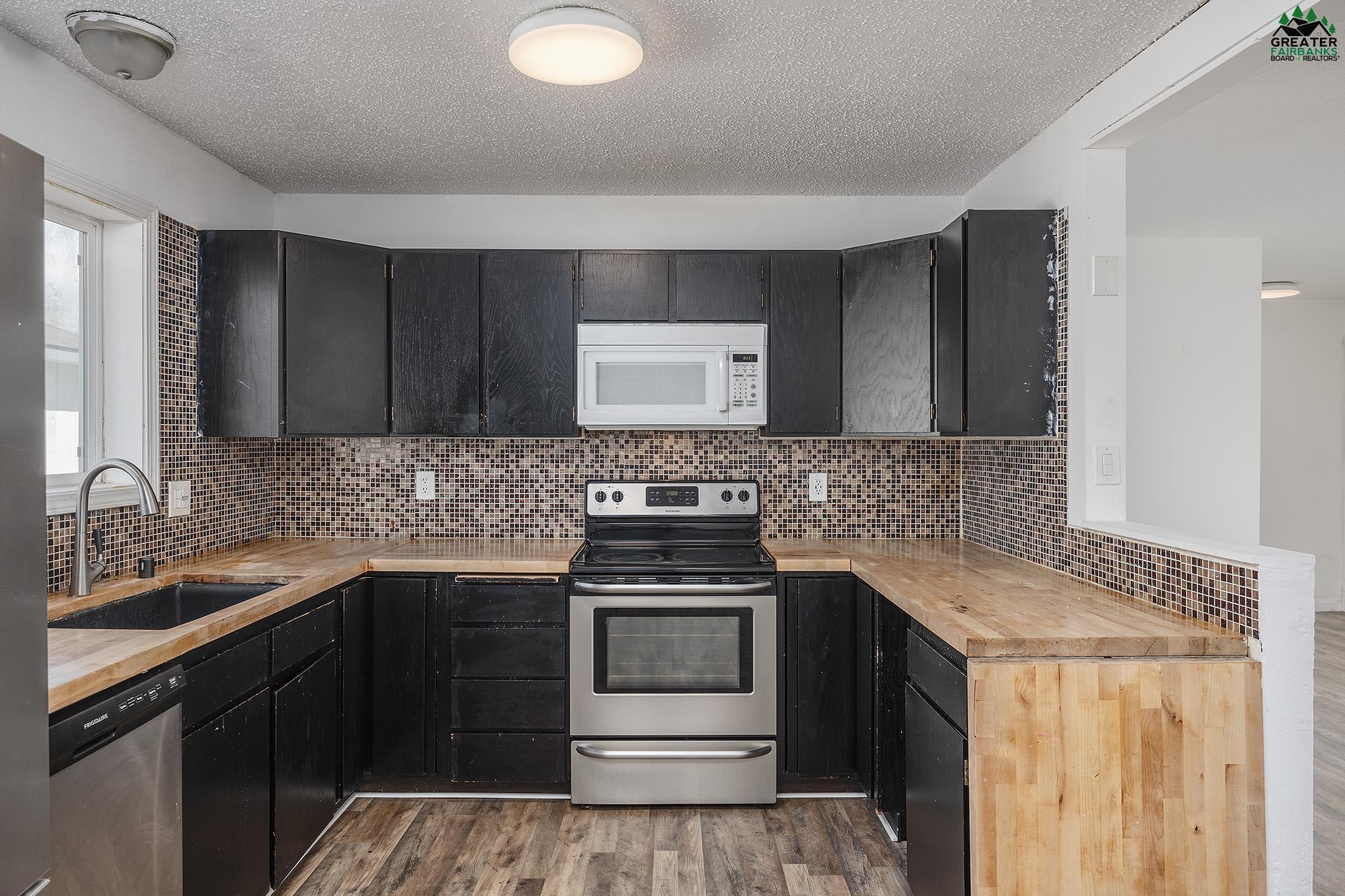 2208 GILLAM WAY