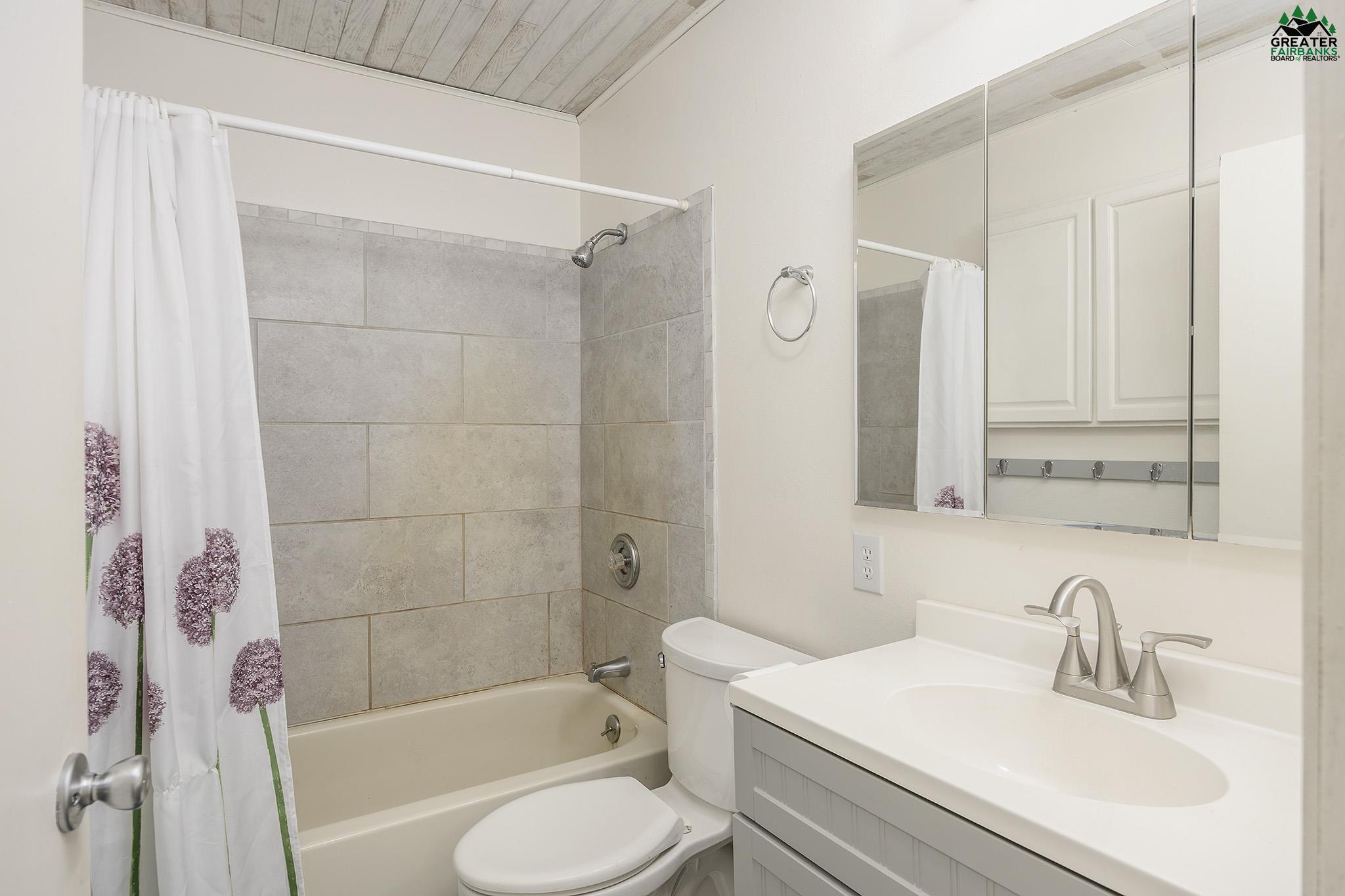 3875 LAKEWOOD LOOP