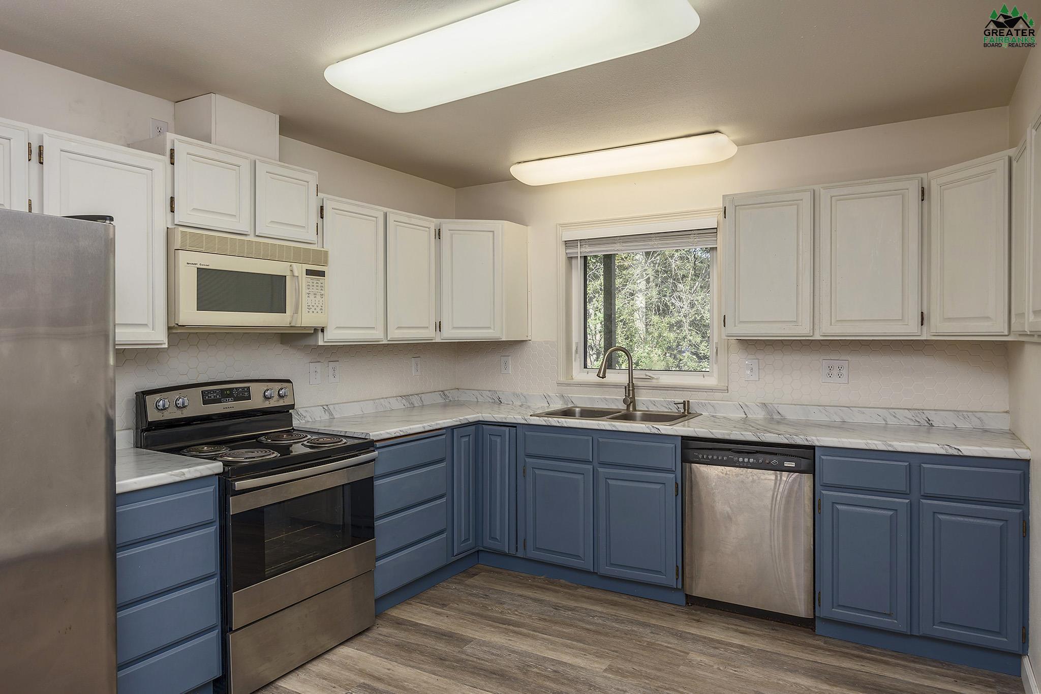 3875 LAKEWOOD LOOP