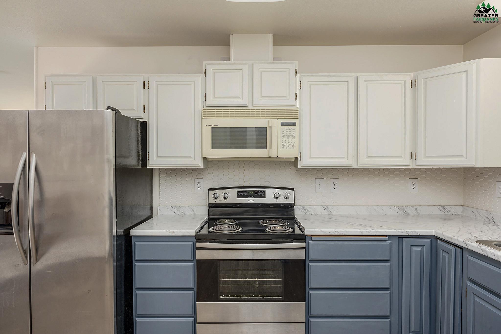 3875 LAKEWOOD LOOP