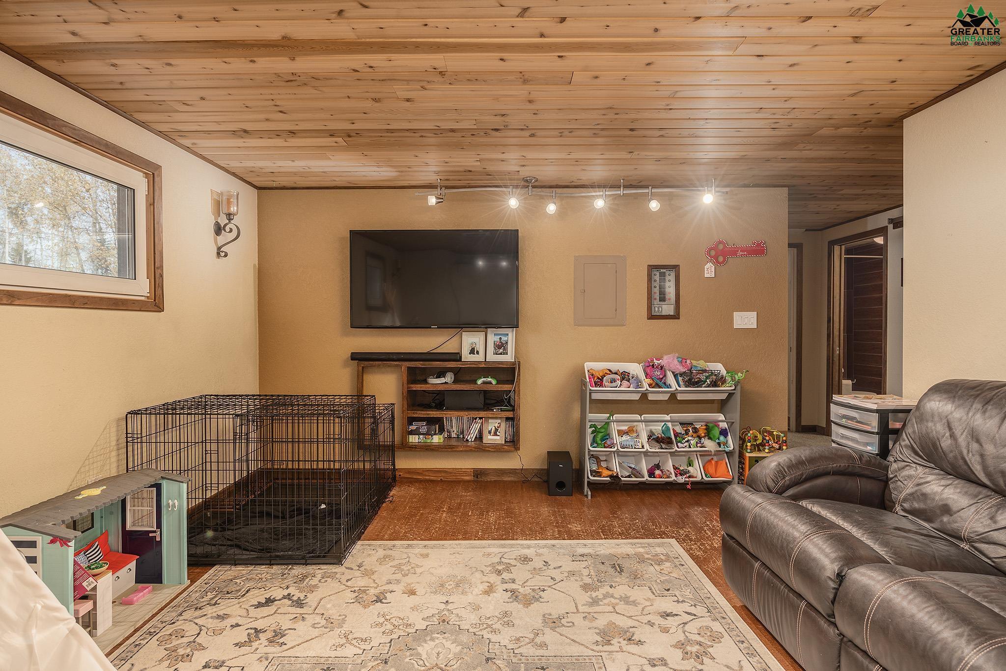 3915 LAKEWOOD LOOP