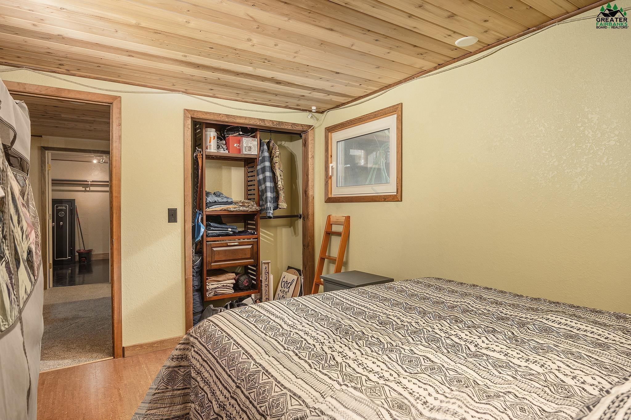 3915 LAKEWOOD LOOP