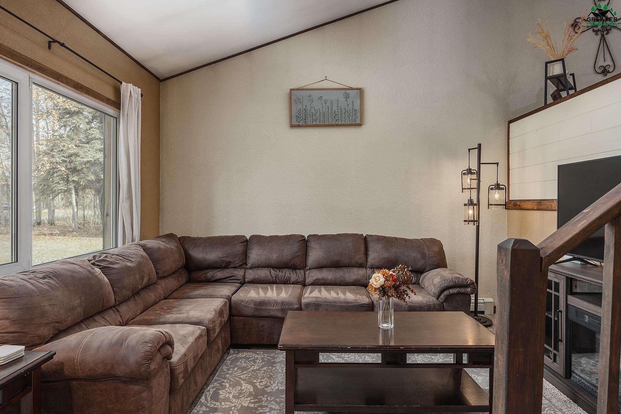 3915 LAKEWOOD LOOP
