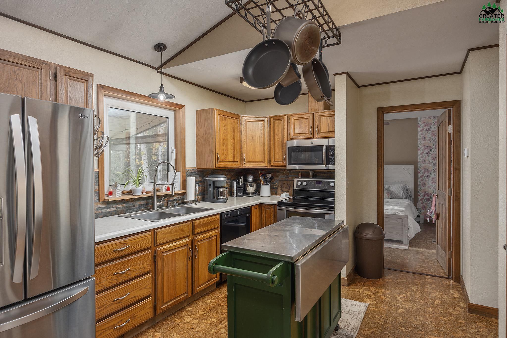 3915 LAKEWOOD LOOP