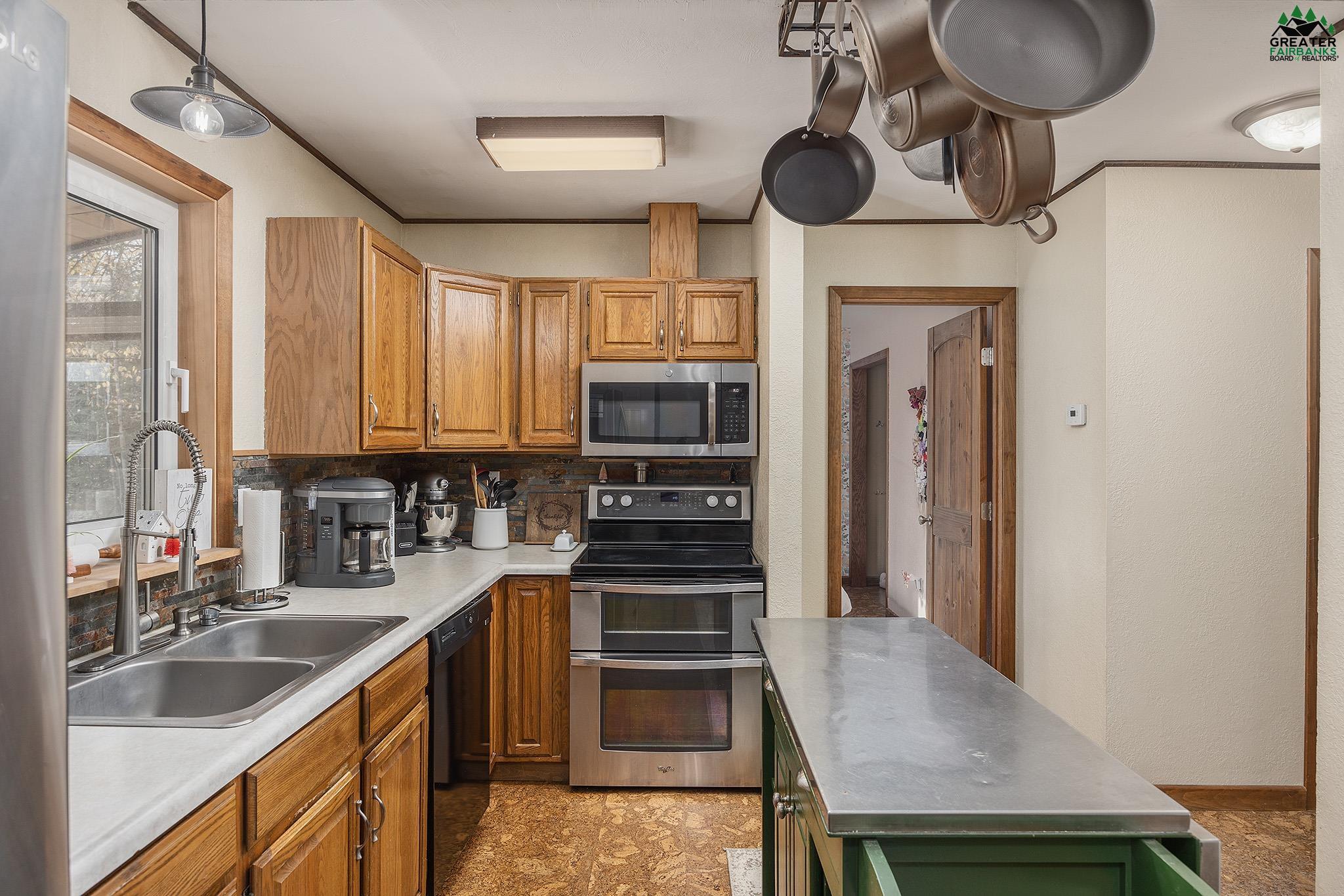 3915 LAKEWOOD LOOP