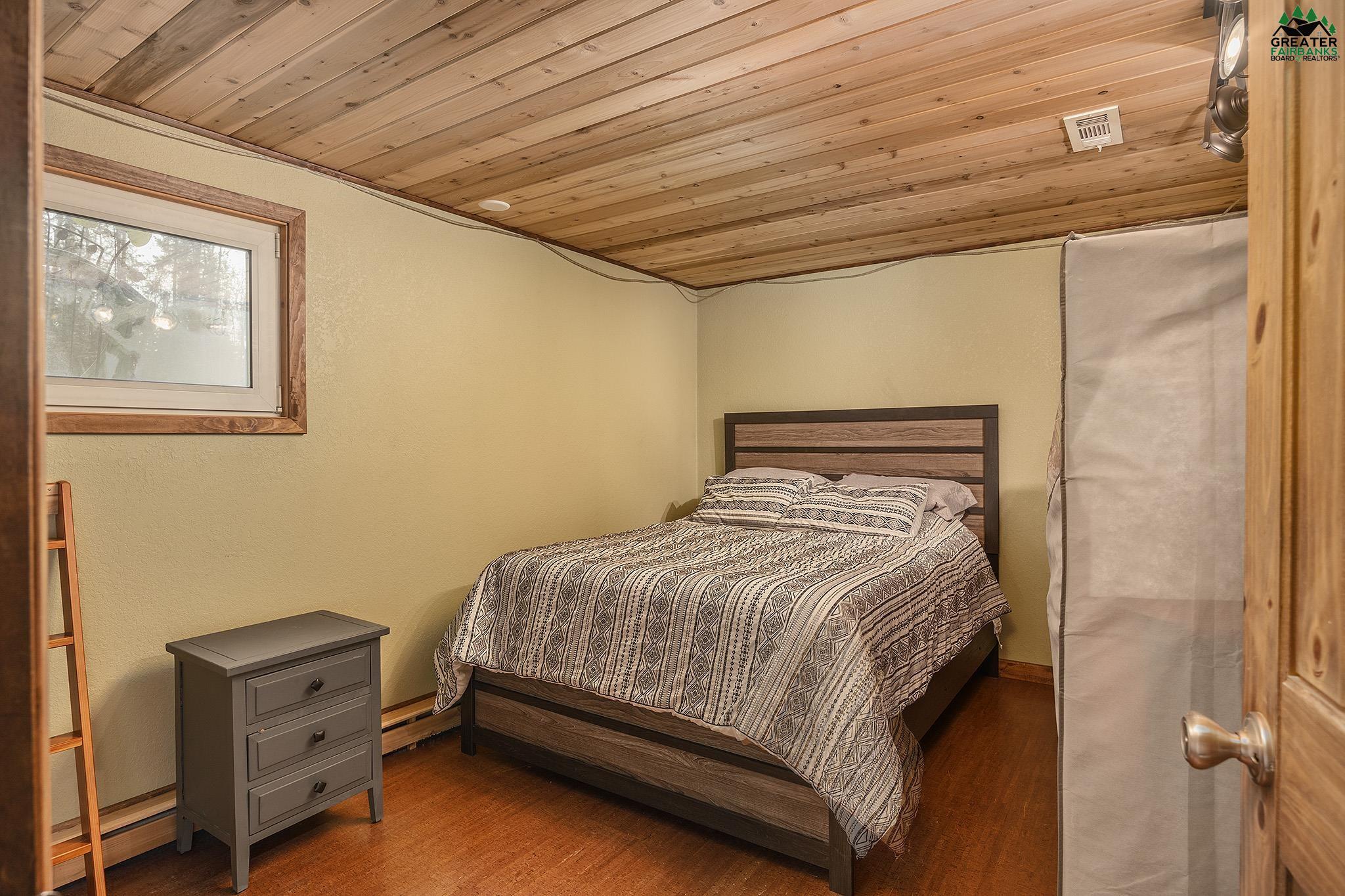 3915 LAKEWOOD LOOP