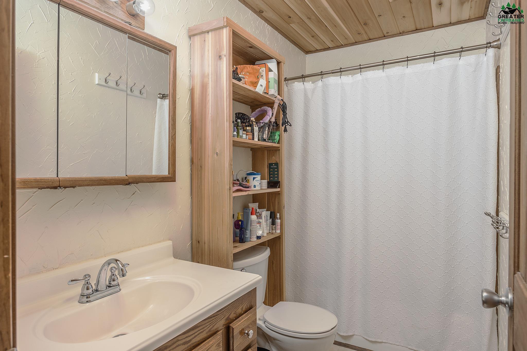 3915 LAKEWOOD LOOP