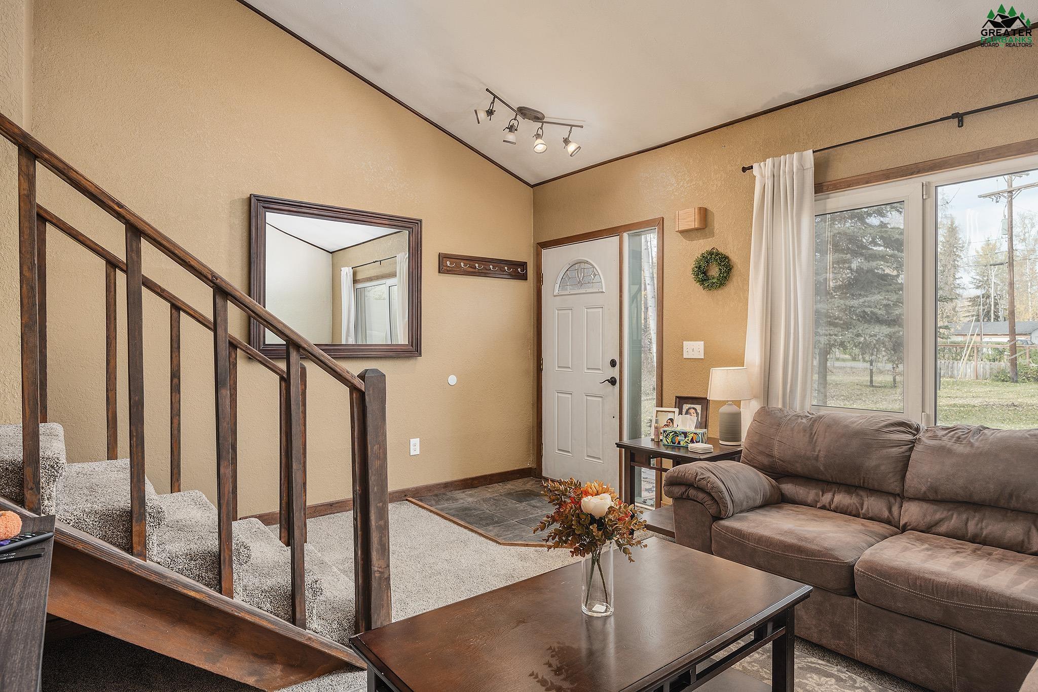 3915 LAKEWOOD LOOP