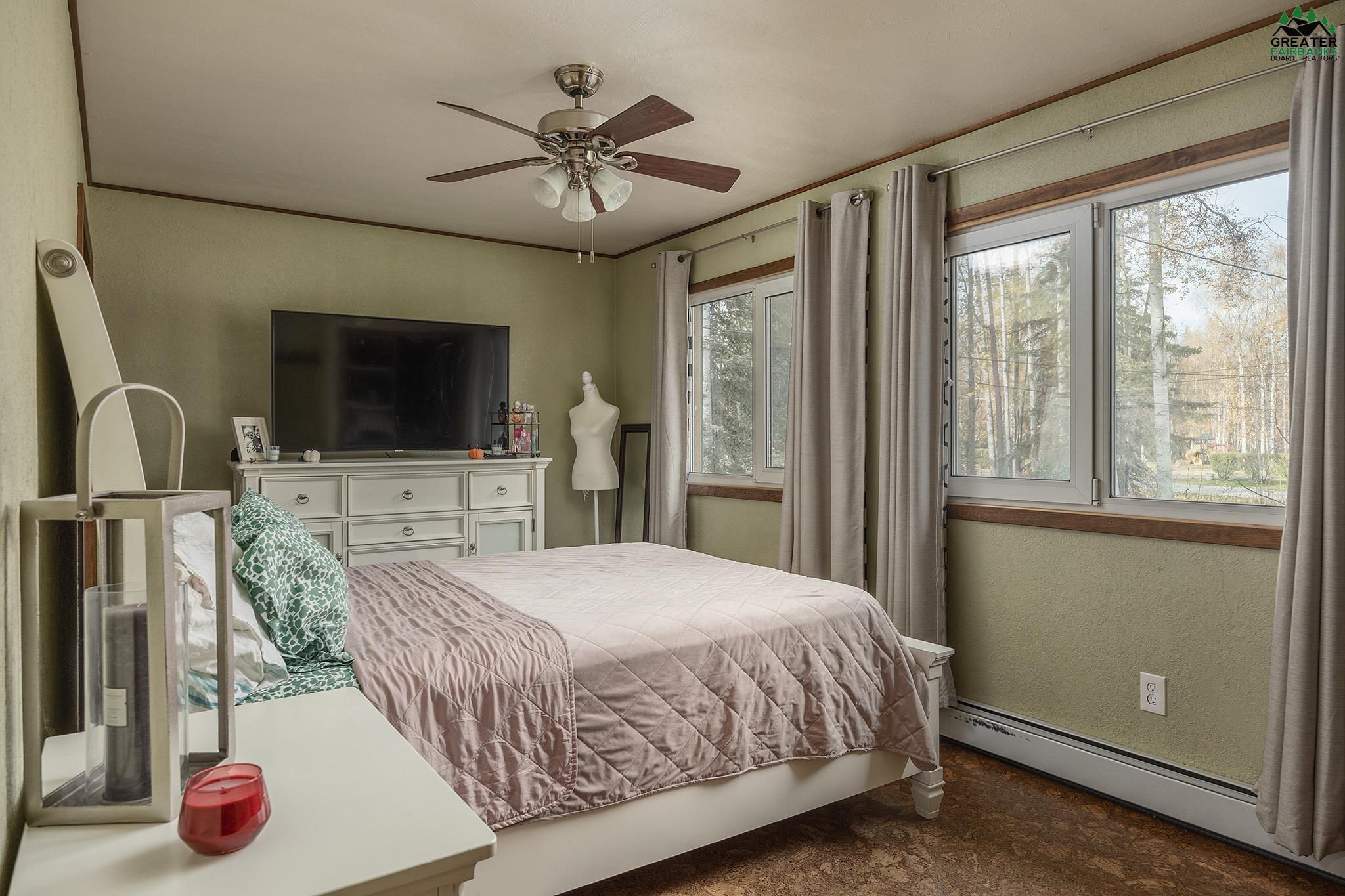 3915 LAKEWOOD LOOP