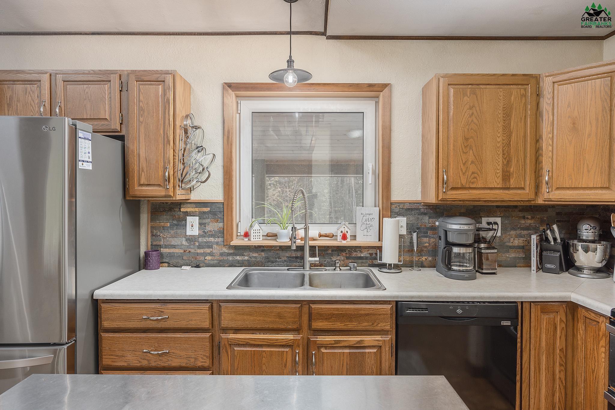 3915 LAKEWOOD LOOP