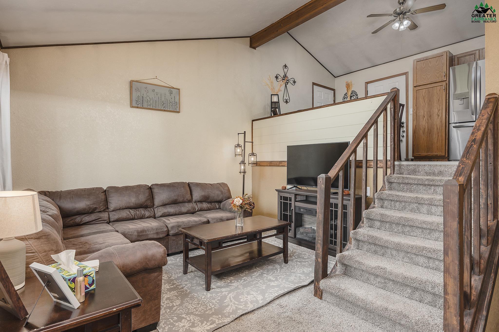 3915 LAKEWOOD LOOP