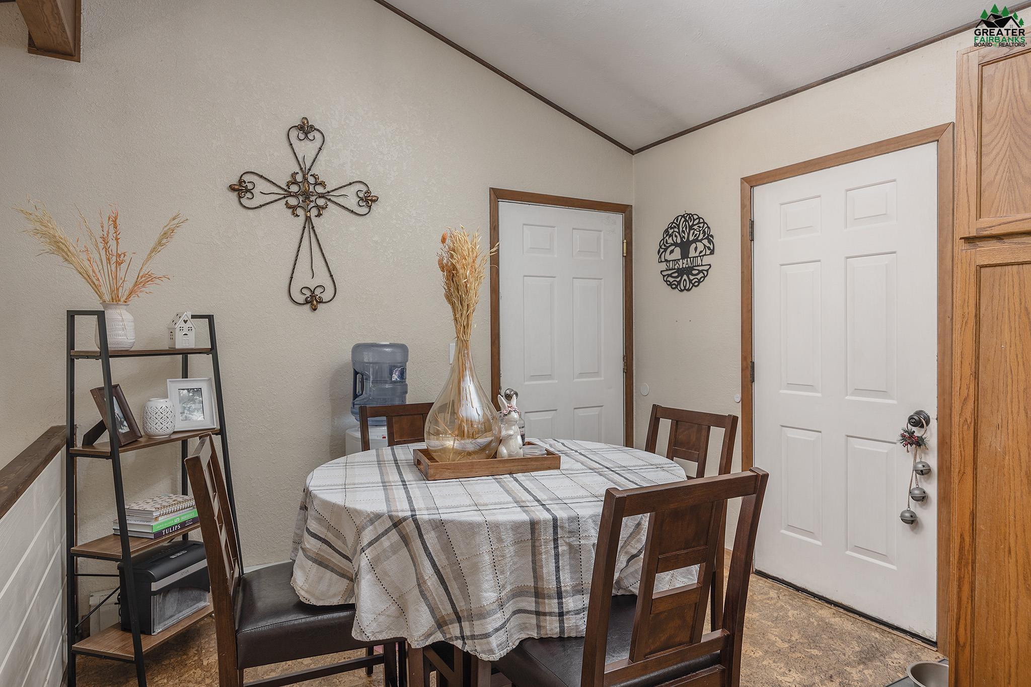 3915 LAKEWOOD LOOP