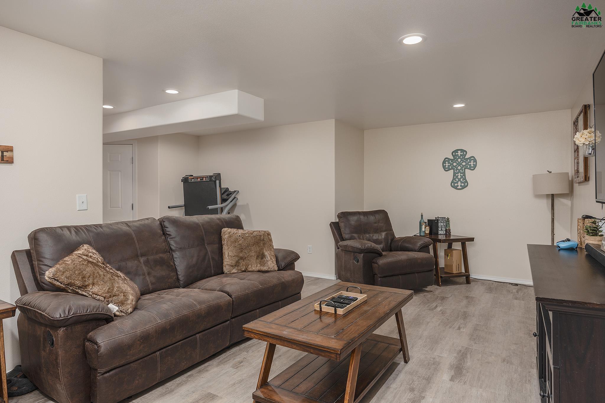 2035 ERMINE DRIVE