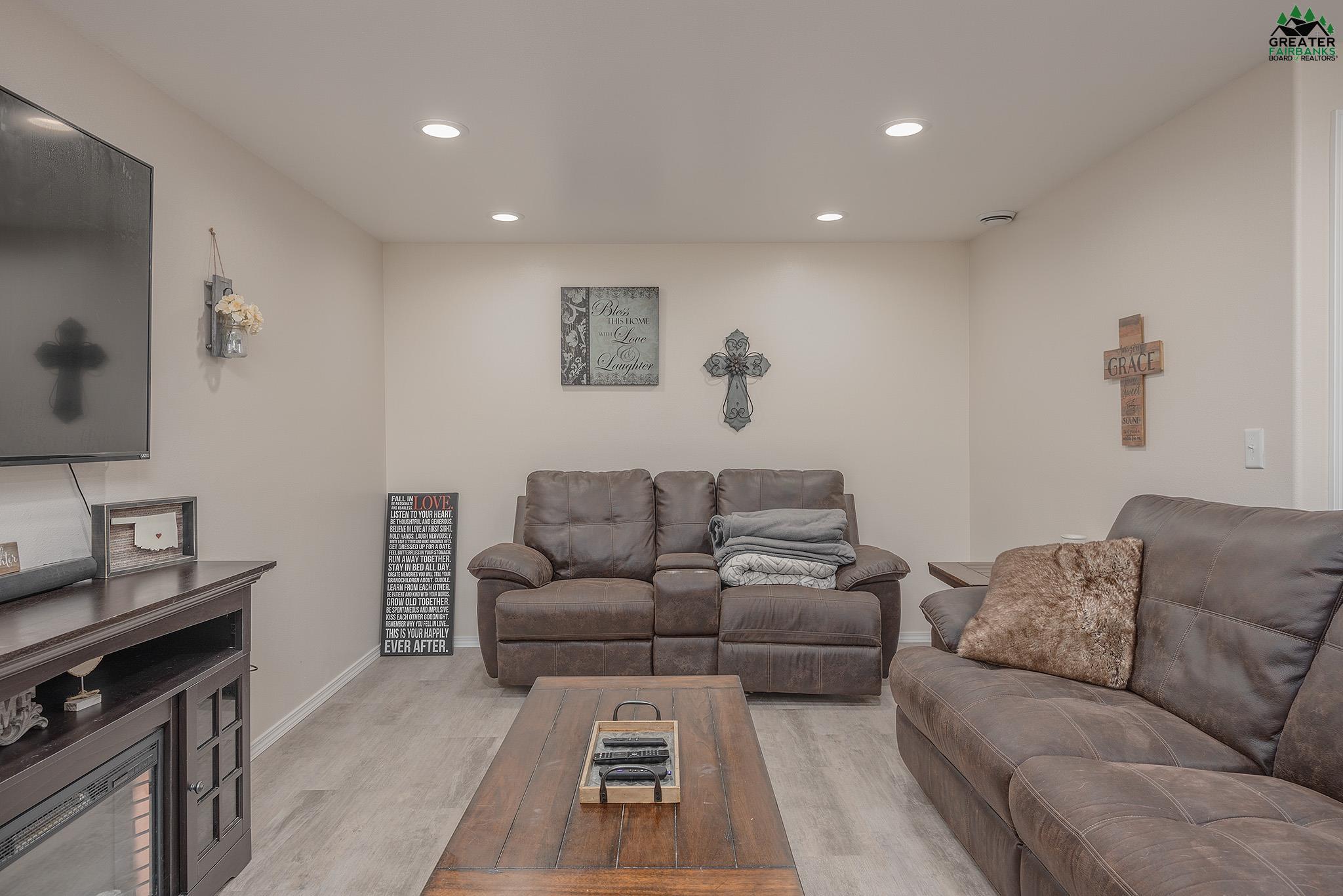 2035 ERMINE DRIVE
