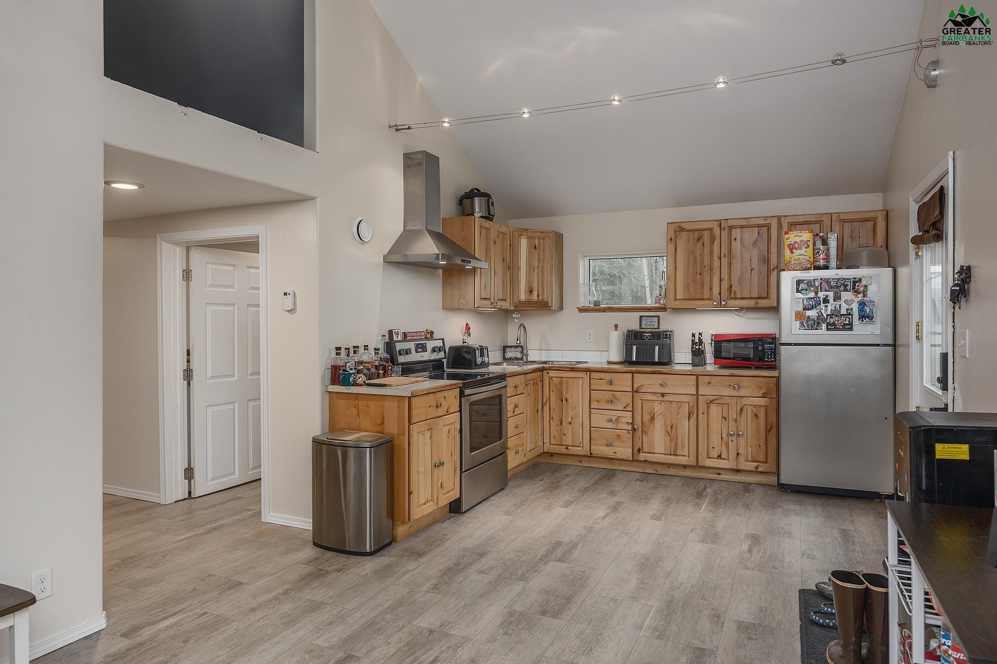 2035 ERMINE DRIVE
