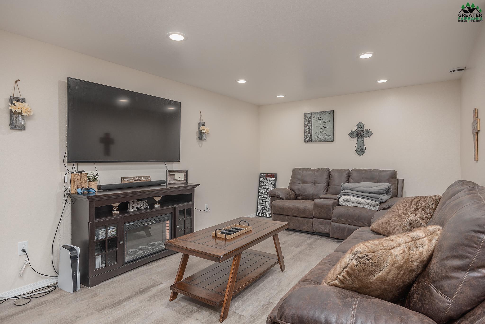2035 ERMINE DRIVE