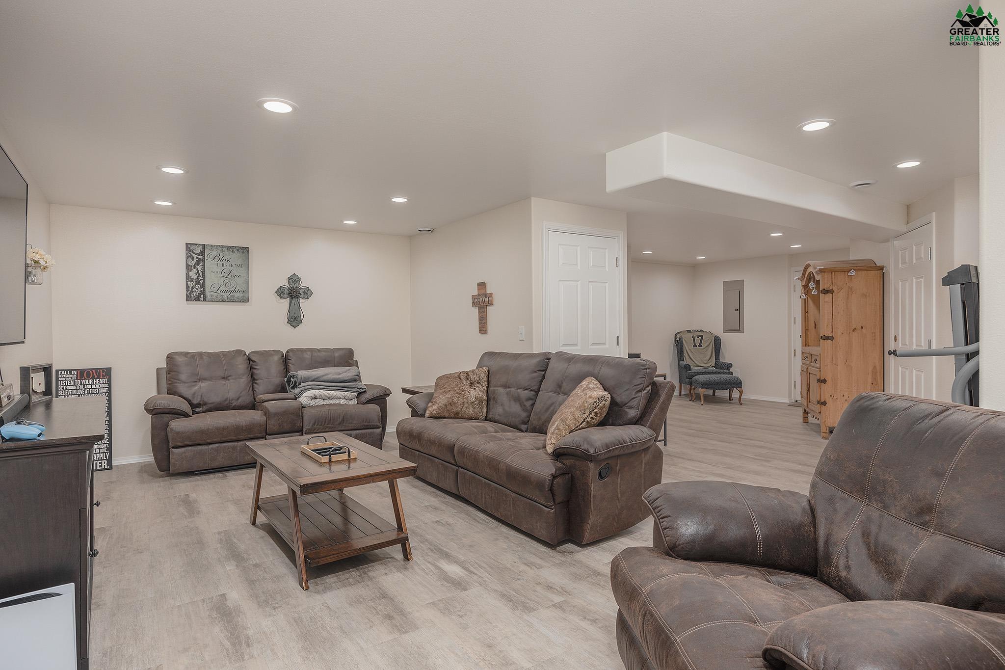 2035 ERMINE DRIVE