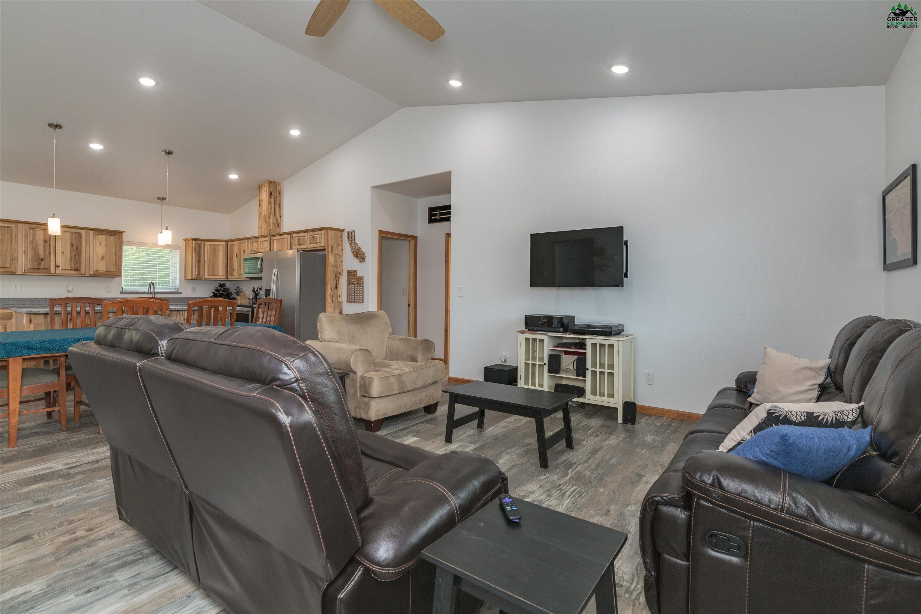 3860 SANGRIA AVENUE