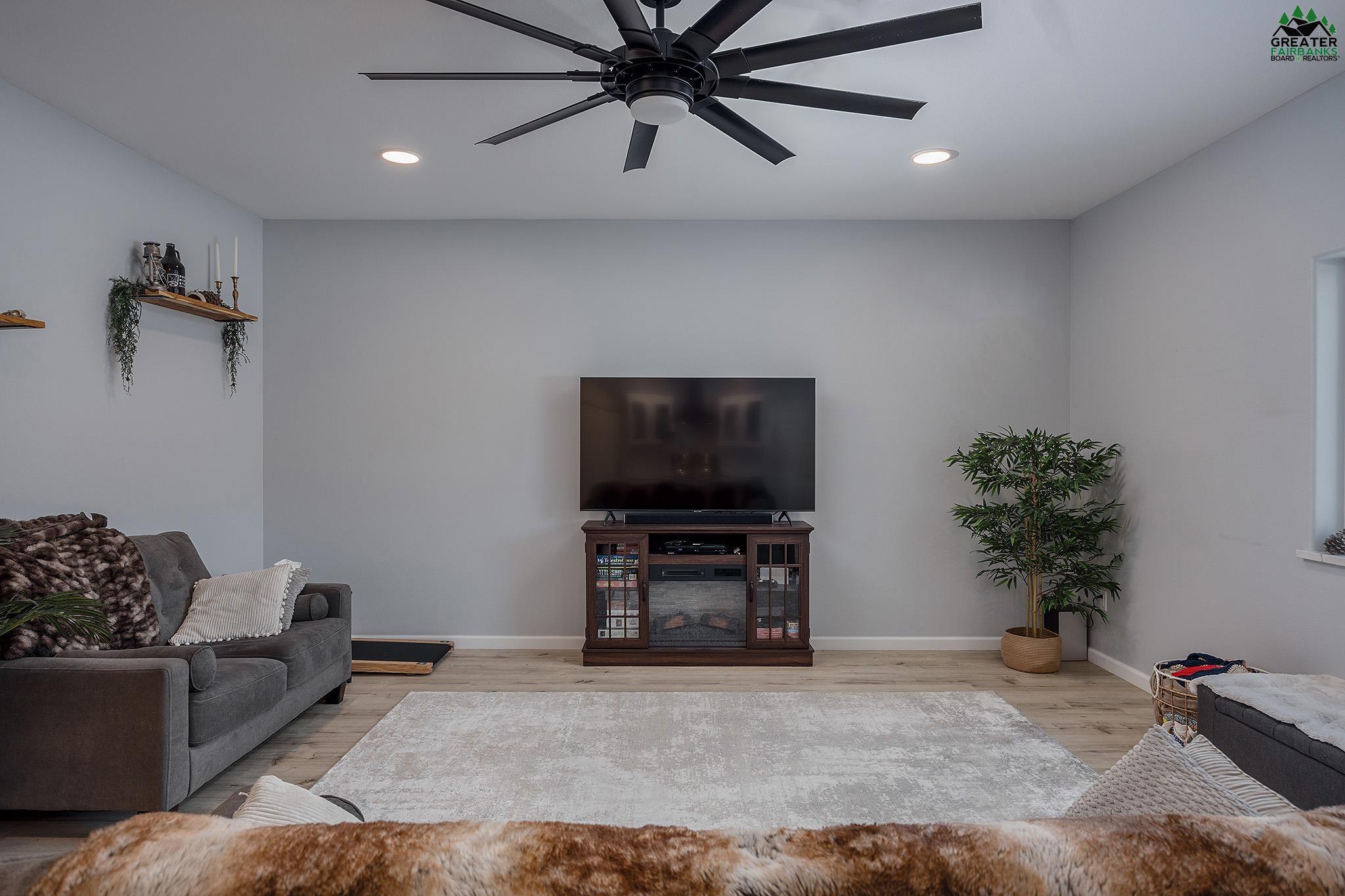 3846 OLIVER DRIVE