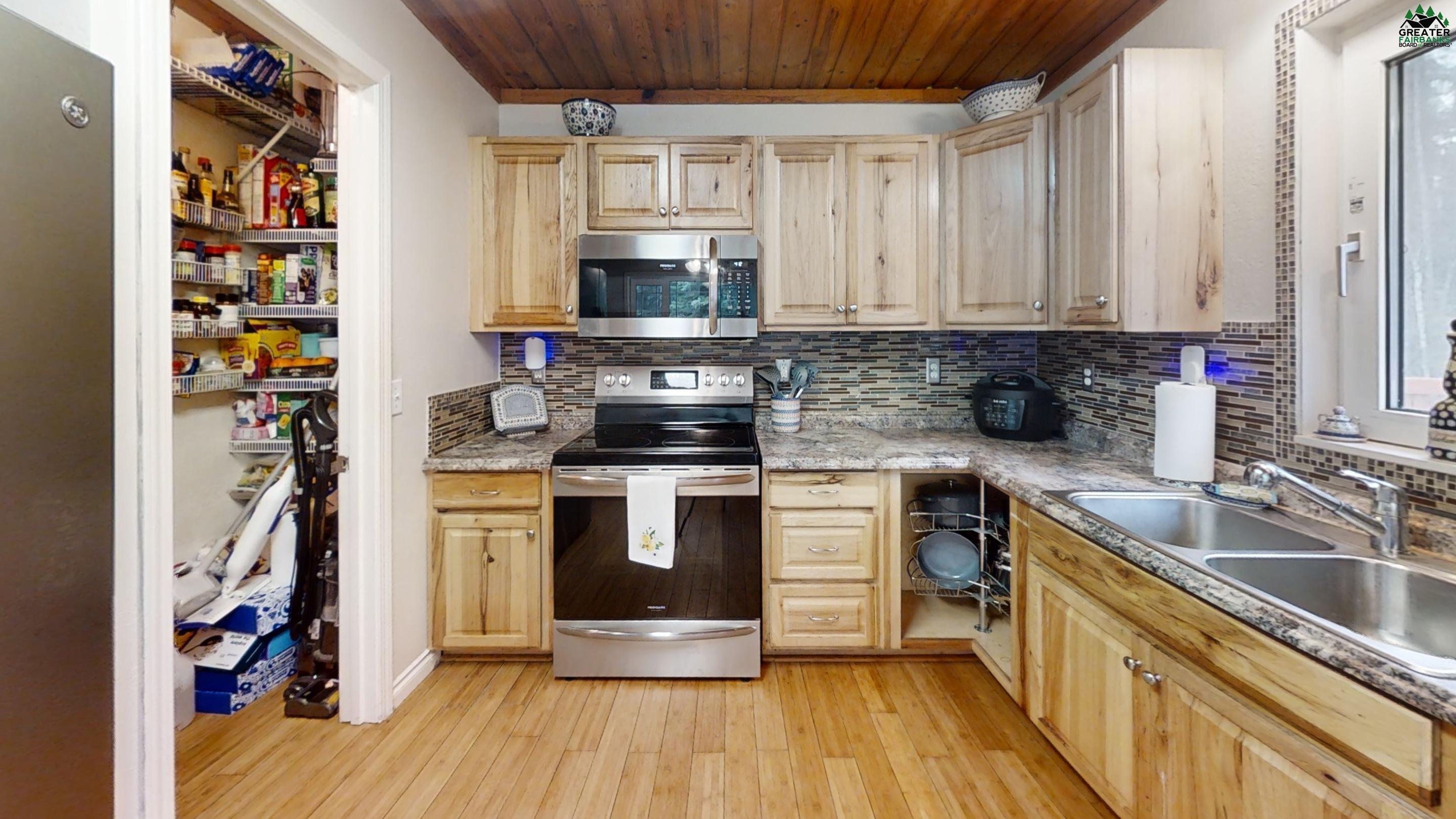 2324 OUTSIDE BOULEVARD