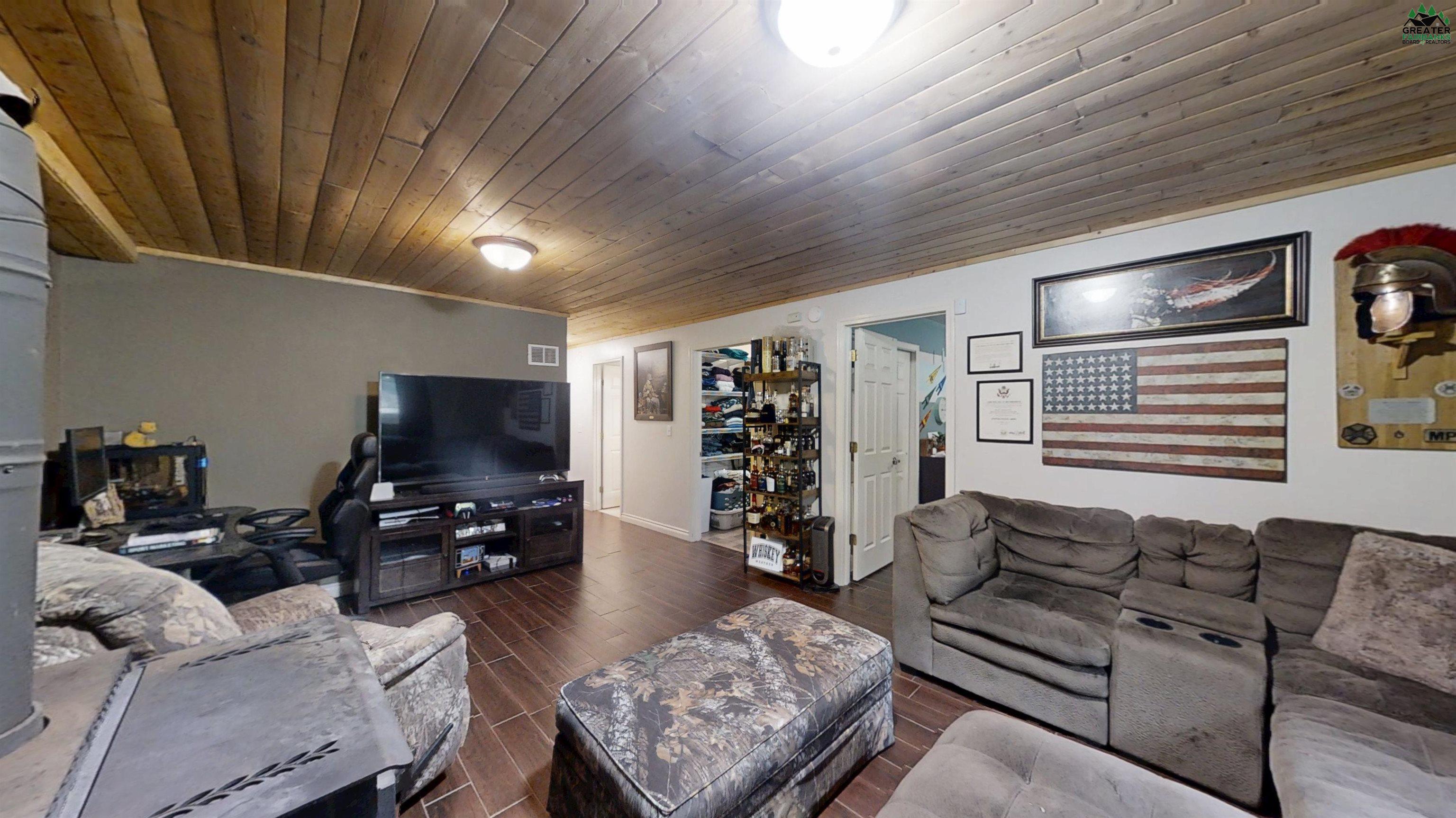 2324 OUTSIDE BOULEVARD