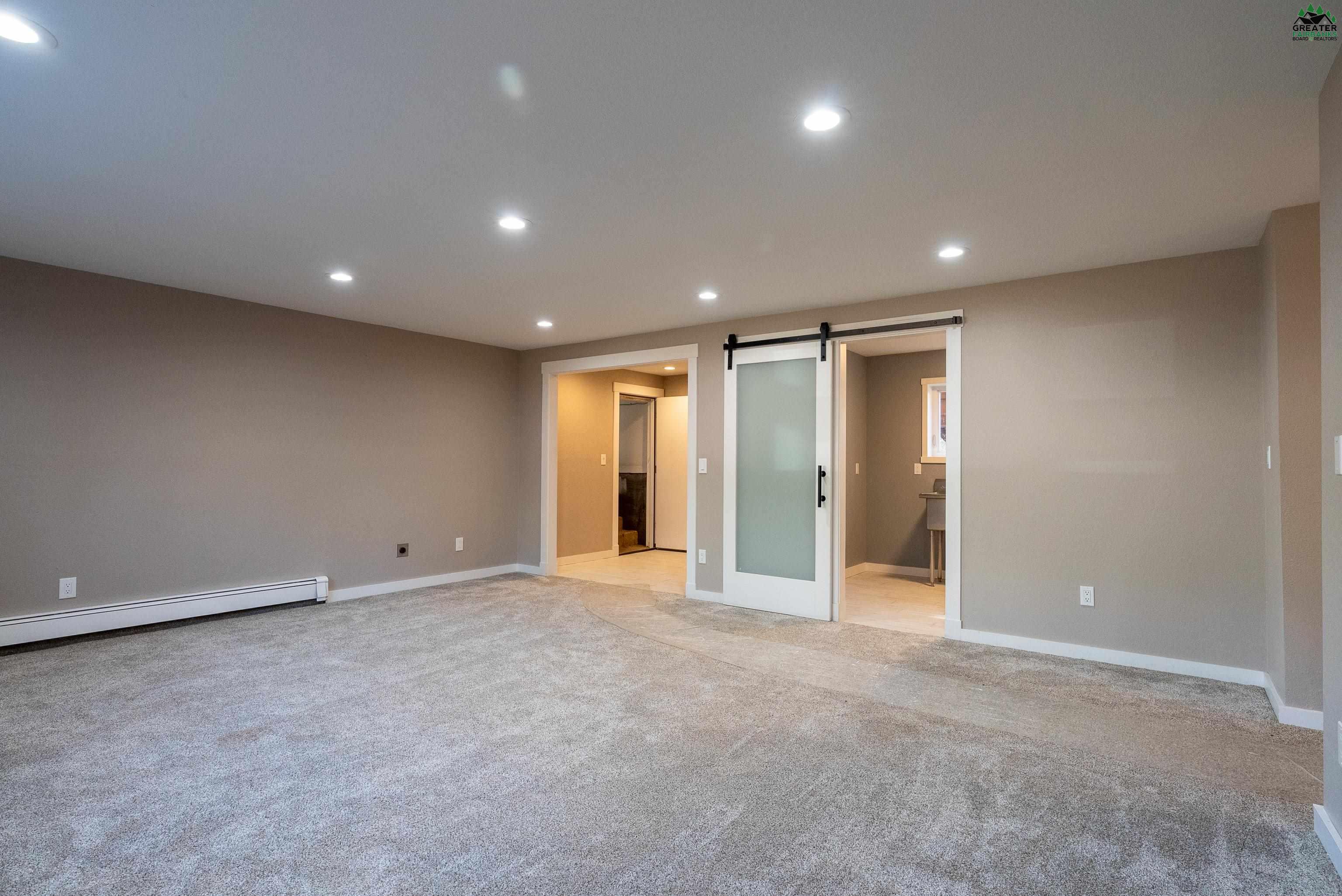 3855 DUNLAP AVE