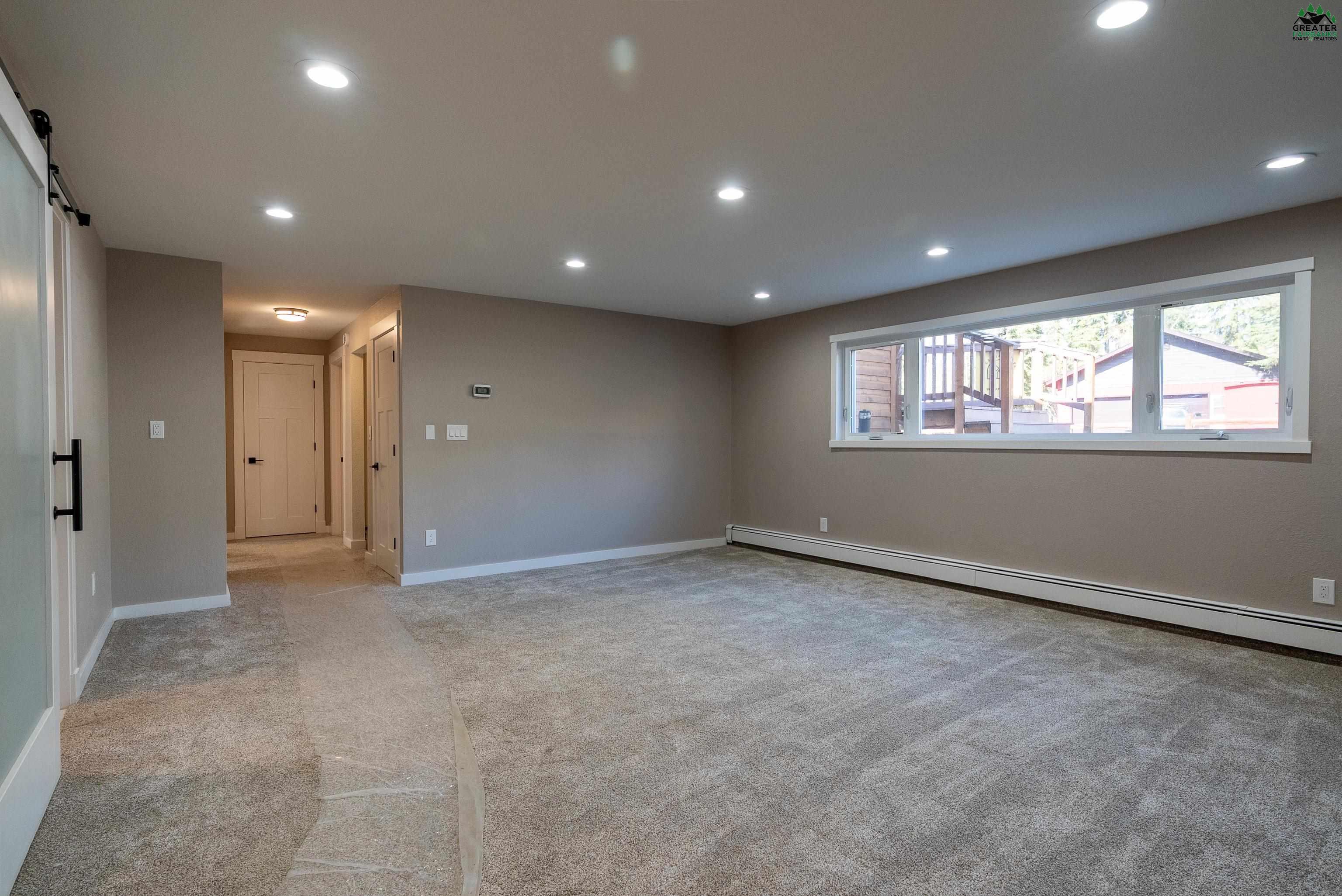 3855 DUNLAP AVE