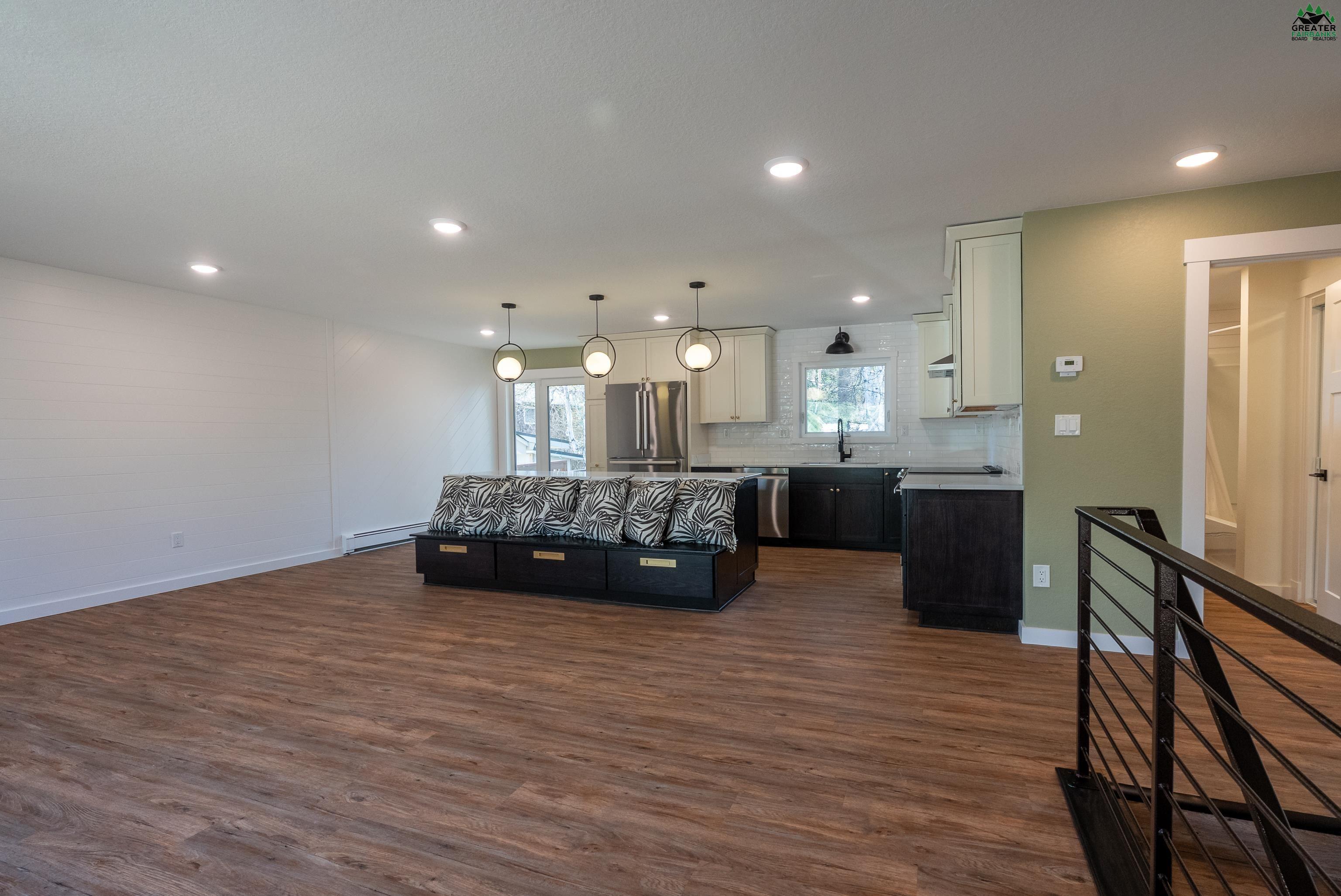 3855 DUNLAP AVE