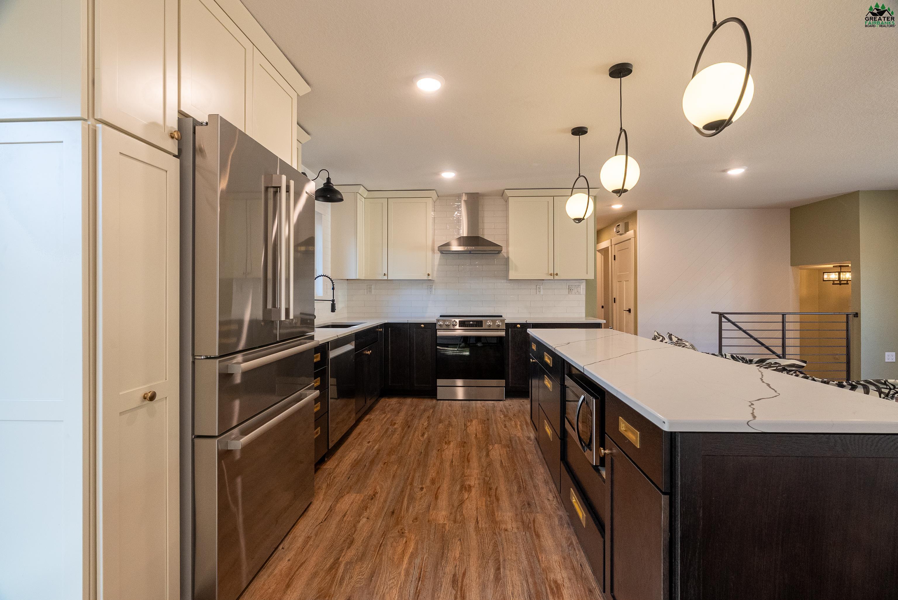 3855 DUNLAP AVE