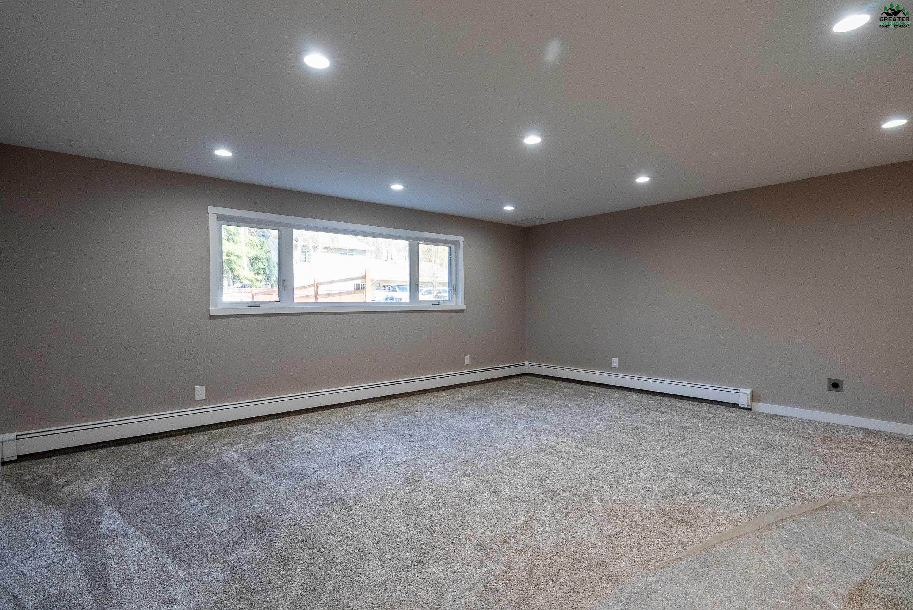 3855 DUNLAP AVE