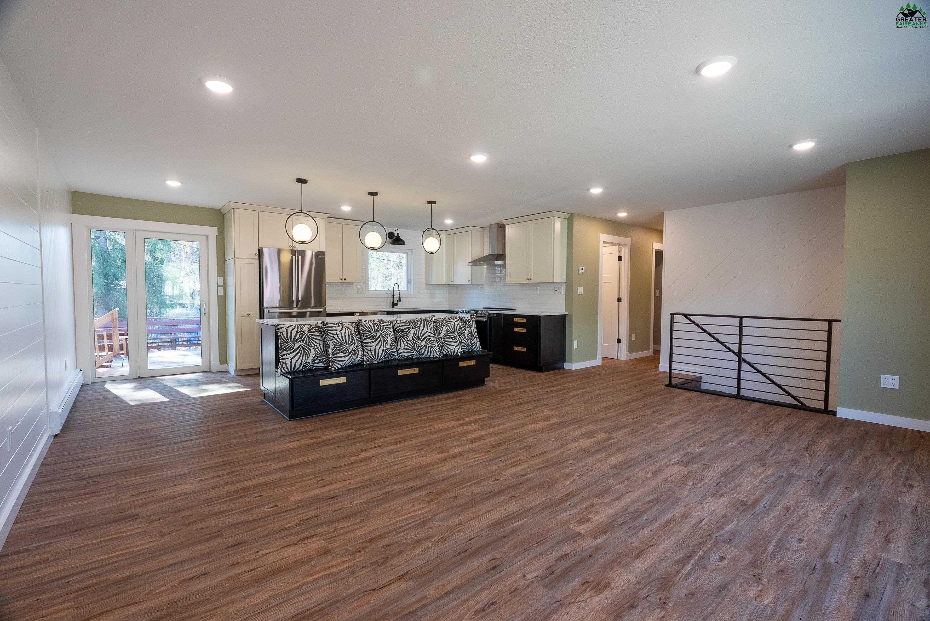 3855 DUNLAP AVE