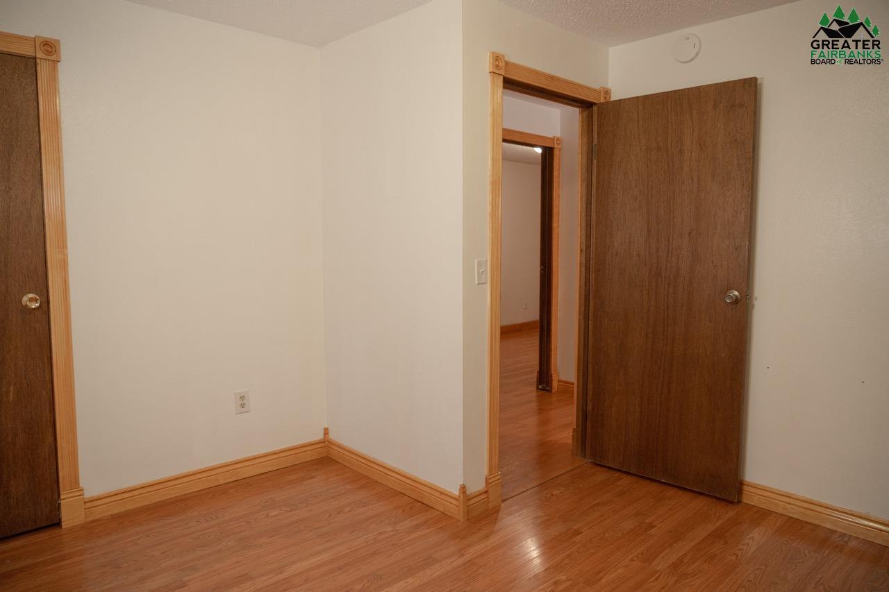 7049 SWEREN LOOP