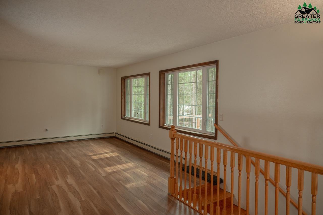 7049 SWEREN LOOP